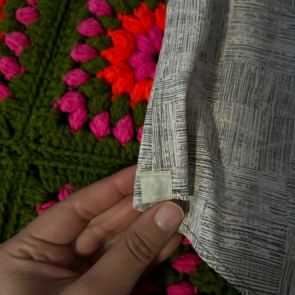 Lululemon - Picture 5 of 6